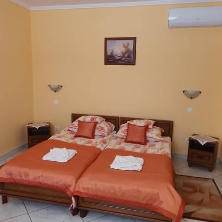 Harmonia Panzio Hotel Sarospatak Exterior photo