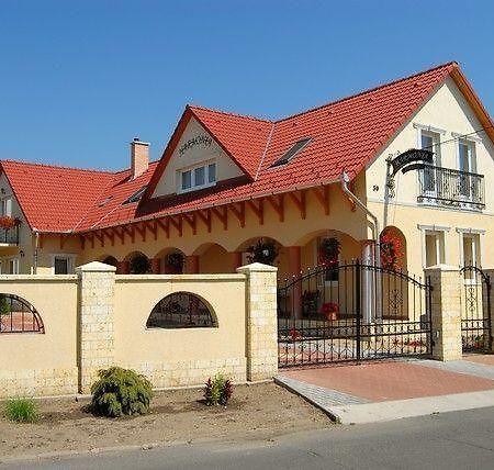 Harmonia Panzio Hotel Sarospatak Exterior photo